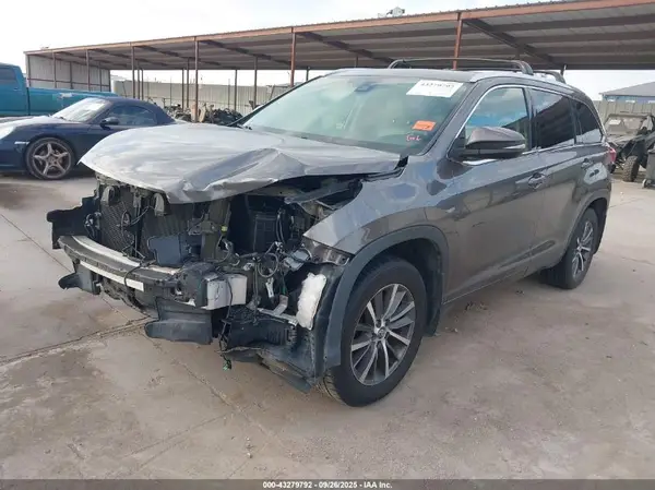 5TDJZRFH5HS405565 2017 TOYOTA HIGHLANDER - Image 2