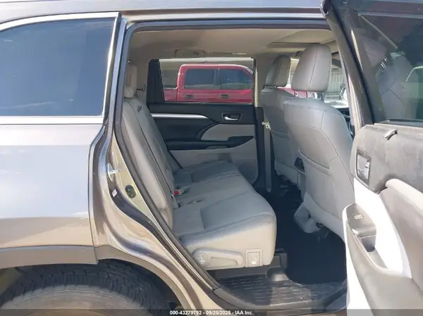 5TDJZRFH5HS405565 2017 TOYOTA HIGHLANDER - Image 8