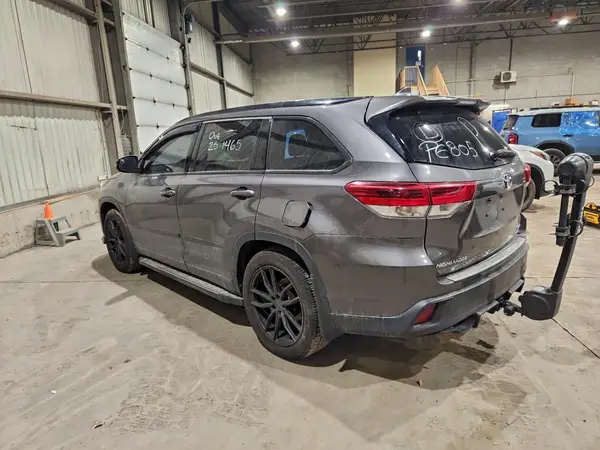 5TDJZRFH5HS408613 2017 TOYOTA HIGHLANDER - Image 2