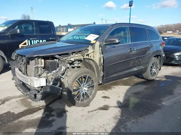 5TDJZRFH5HS409115 2017 TOYOTA HIGHLANDER - Image 2