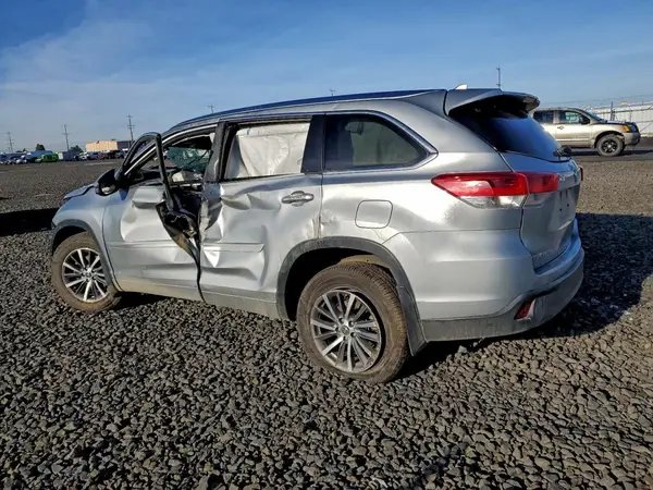 5TDJZRFH5HS413634 2017 TOYOTA HIGHLANDER - Image 2