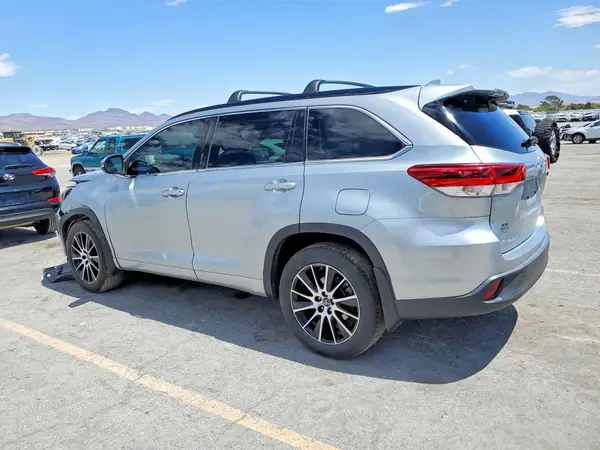 5TDJZRFH5HS413990 2017 TOYOTA HIGHLANDER - Image 2