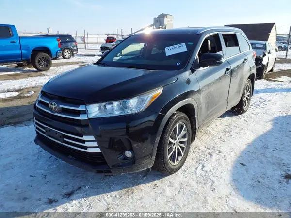 5TDJZRFH5HS414203 2017 TOYOTA HIGHLANDER - Image 2