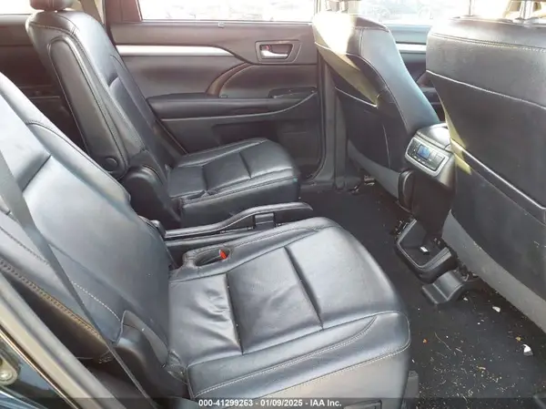 5TDJZRFH5HS414203 2017 TOYOTA HIGHLANDER - Image 8