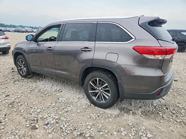 5TDJZRFH5HS419014 2017 TOYOTA HIGHLANDER - Image 2