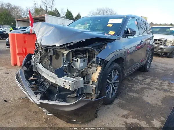 5TDJZRFH5HS422706 2017 TOYOTA HIGHLANDER - Image 2