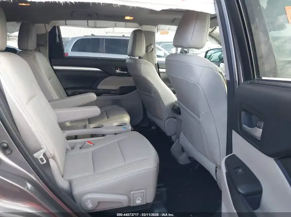 5TDJZRFH5HS422706 2017 TOYOTA HIGHLANDER - Image 8