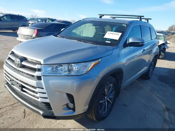 5TDJZRFH5HS430014 2017 TOYOTA HIGHLANDER - Image 2