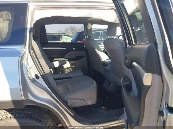 5TDJZRFH5HS430014 2017 TOYOTA HIGHLANDER - Image 8