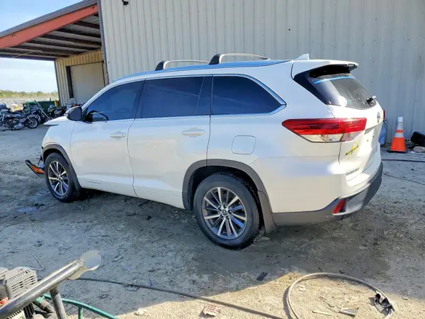 5TDJZRFH5HS439313 2017 TOYOTA HIGHLANDER - Image 2
