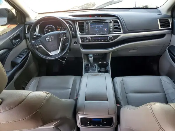 5TDJZRFH5HS439313 2017 TOYOTA HIGHLANDER - Image 8