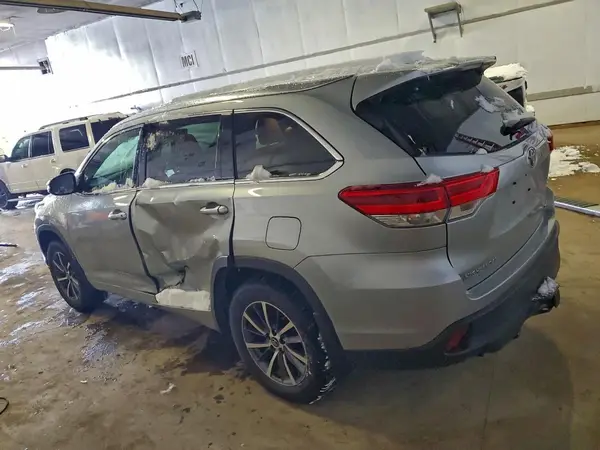 5TDJZRFH5HS439778 2017 TOYOTA HIGHLANDER - Image 2