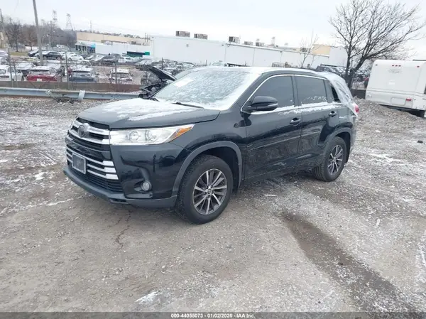 5TDJZRFH5HS440896 2017 TOYOTA HIGHLANDER - Image 2