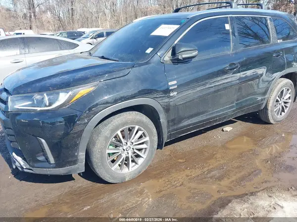 5TDJZRFH5HS445564 2017 TOYOTA HIGHLANDER - Image 2