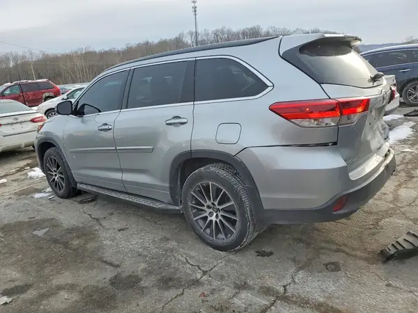 5TDJZRFH5HS445953 2017 TOYOTA HIGHLANDER - Image 2
