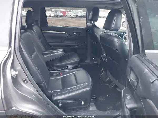 5TDJZRFH5HS446066 2017 TOYOTA HIGHLANDER - Image 8