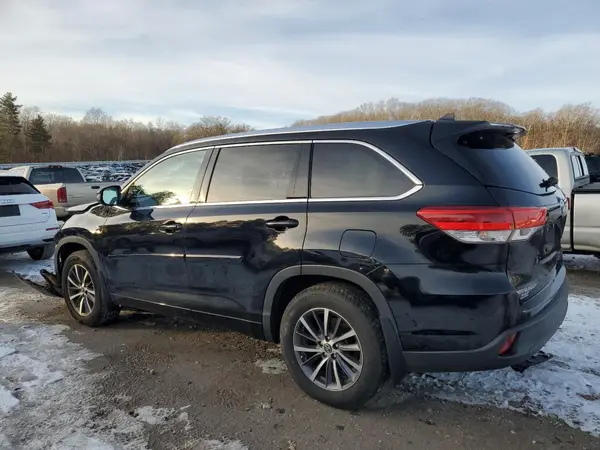 5TDJZRFH5HS447721 2017 TOYOTA HIGHLANDER - Image 2