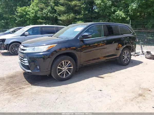 5TDJZRFH5HS452045 2017 TOYOTA HIGHLANDER - Image 2