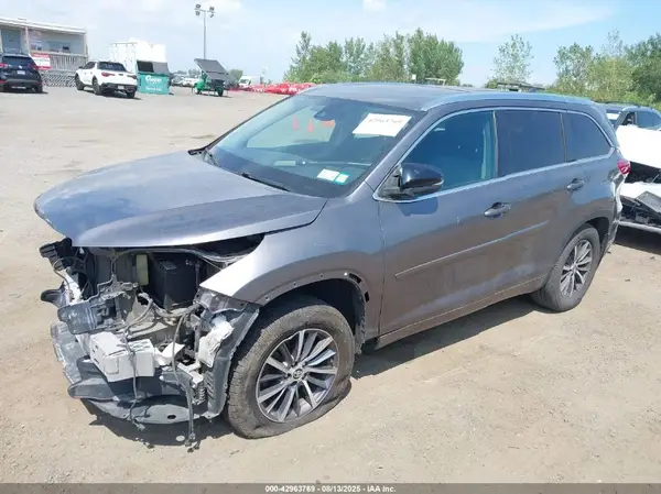 5TDJZRFH5HS452160 2017 TOYOTA HIGHLANDER - Image 2
