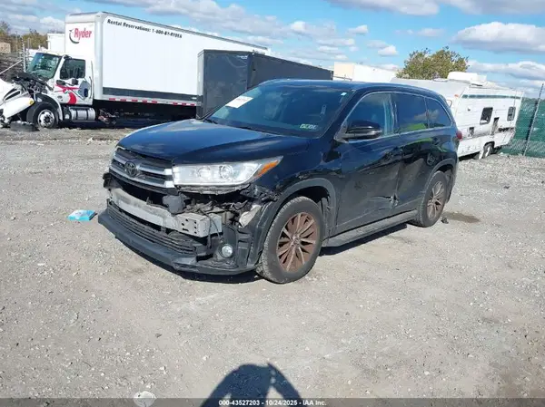 5TDJZRFH5HS452286 2017 TOYOTA HIGHLANDER - Image 2