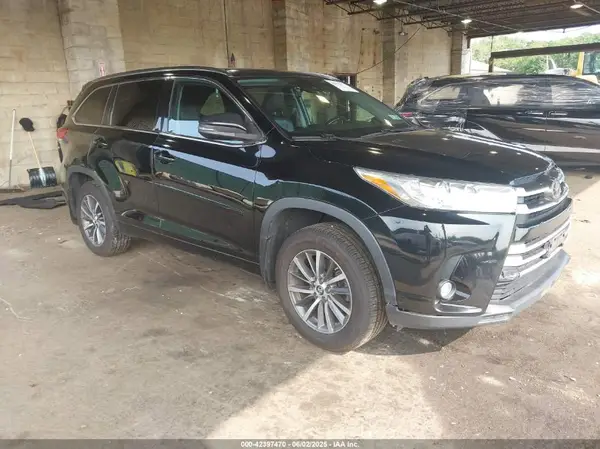 5TDJZRFH5HS452692 2017 TOYOTA HIGHLANDER - Image 1