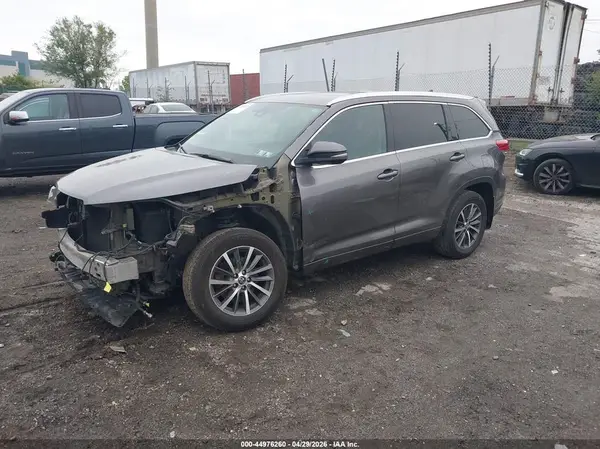 5TDJZRFH5HS454166 2017 TOYOTA HIGHLANDER - Image 2