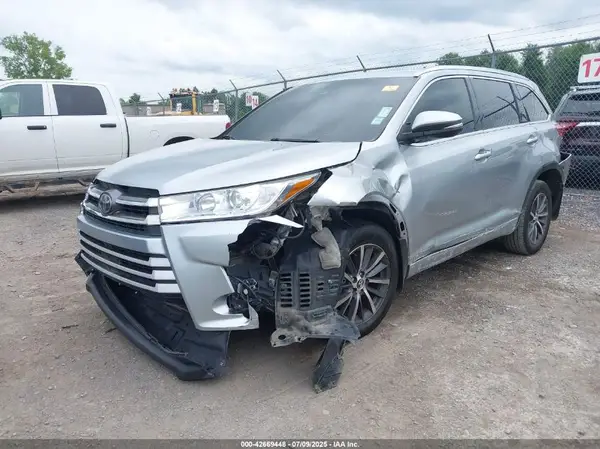 5TDJZRFH5HS455351 2017 TOYOTA HIGHLANDER - Image 2