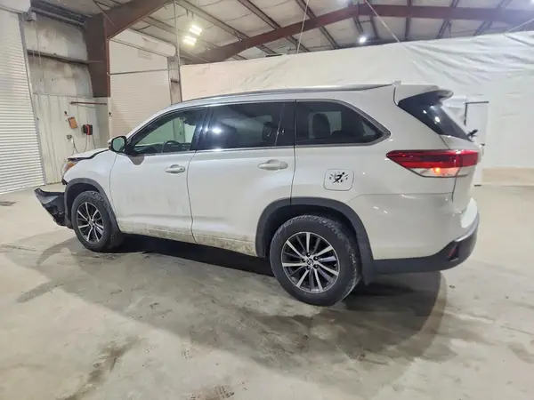 5TDJZRFH5HS457939 2017 TOYOTA HIGHLANDER - Image 2