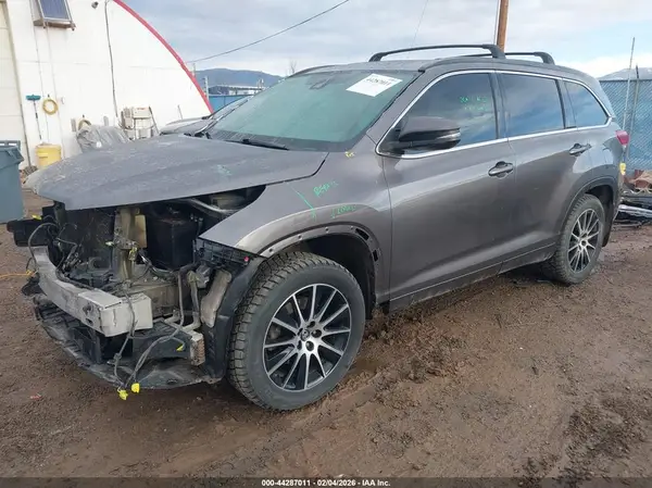 5TDJZRFH5HS460291 2017 TOYOTA HIGHLANDER - Image 2
