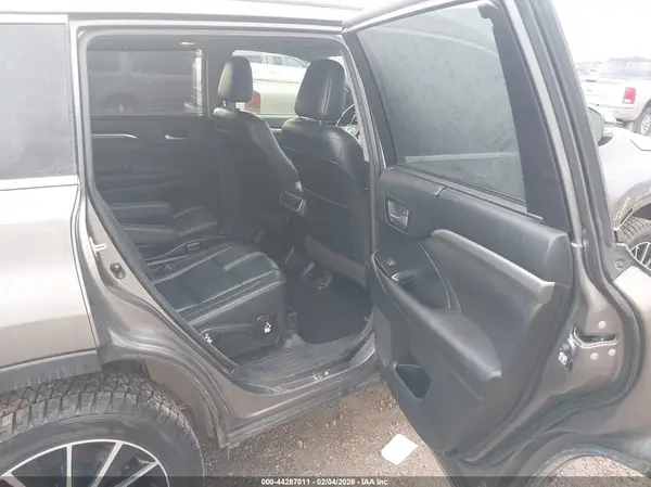5TDJZRFH5HS460291 2017 TOYOTA HIGHLANDER - Image 8