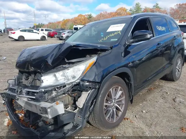 5TDJZRFH5HS461456 2017 TOYOTA HIGHLANDER - Image 2
