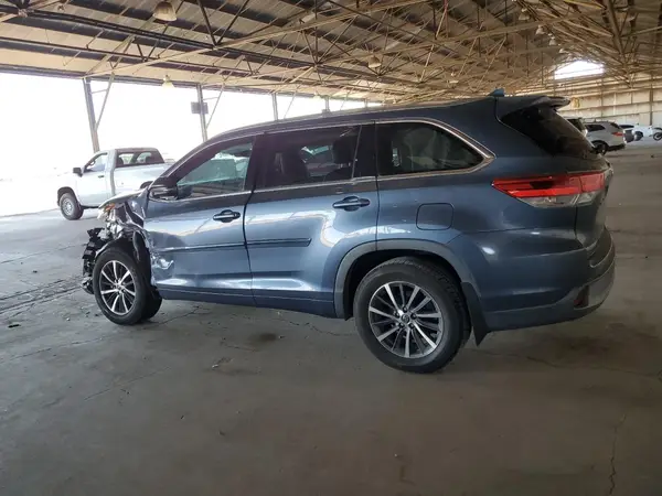 5TDJZRFH5HS462350 2017 TOYOTA HIGHLANDER - Image 2
