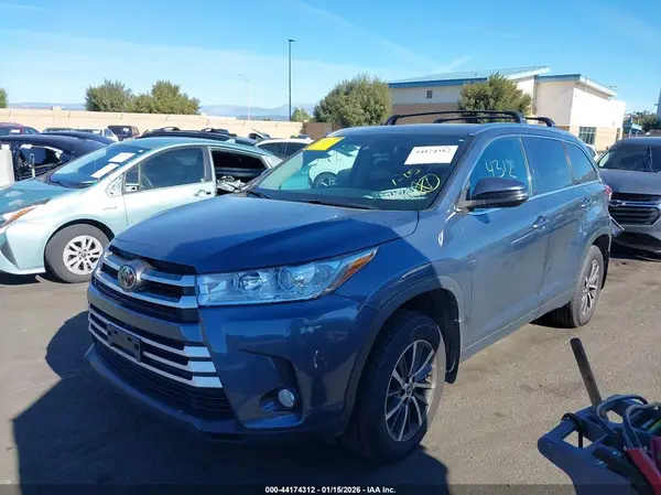 5TDJZRFH5HS463661 2017 TOYOTA HIGHLANDER - Image 2