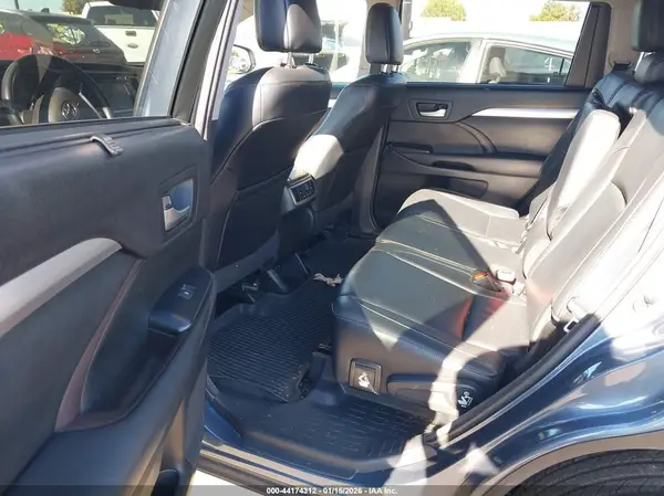 5TDJZRFH5HS463661 2017 TOYOTA HIGHLANDER - Image 8