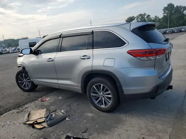 5TDJZRFH5HS464907 2017 TOYOTA HIGHLANDER - Image 2