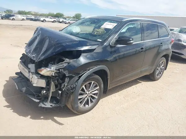 5TDJZRFH5HS469850 2017 TOYOTA HIGHLANDER - Image 2