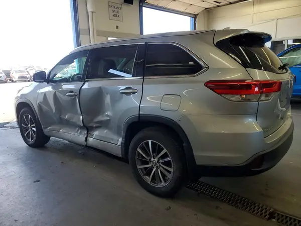 5TDJZRFH5HS470111 2017 TOYOTA HIGHLANDER - Image 2
