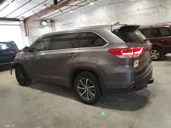 5TDJZRFH5HS471257 2017 TOYOTA HIGHLANDER - Image 2