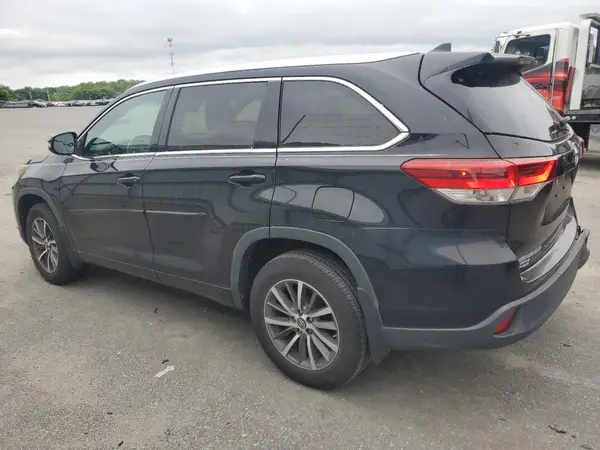 5TDJZRFH5HS477446 2017 TOYOTA HIGHLANDER - Image 2