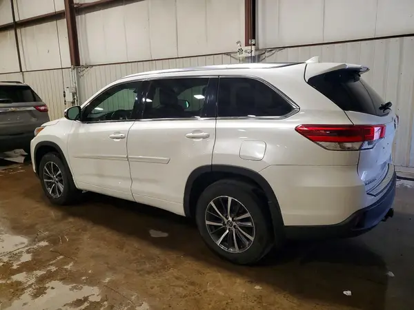 5TDJZRFH5HS509084 2017 TOYOTA HIGHLANDER - Image 2