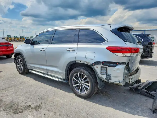 5TDJZRFH5HS512888 2017 TOYOTA HIGHLANDER - Image 2
