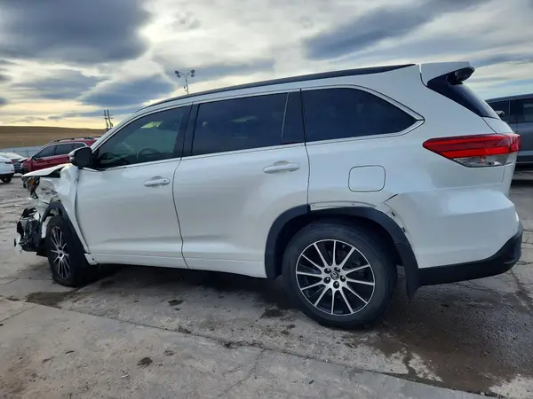 5TDJZRFH5HS514978 2017 TOYOTA HIGHLANDER - Image 2