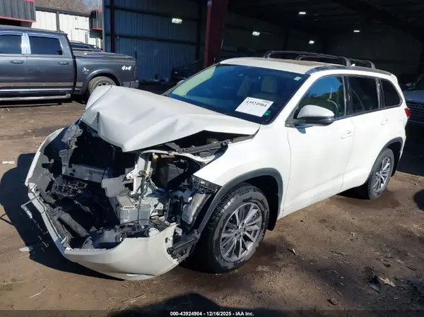 5TDJZRFH5HS515161 2017 TOYOTA HIGHLANDER - Image 2