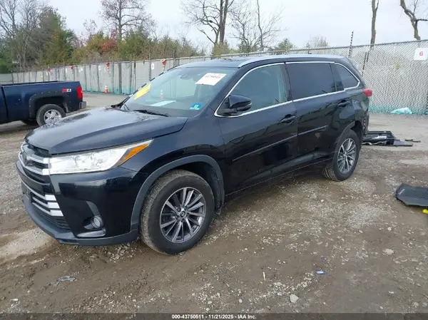 5TDJZRFH5HS518416 2017 TOYOTA HIGHLANDER - Image 2