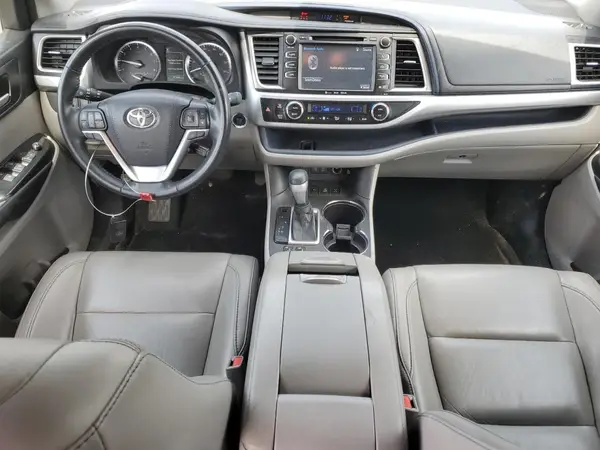 5TDJZRFH5HS518593 2017 TOYOTA HIGHLANDER - Image 8