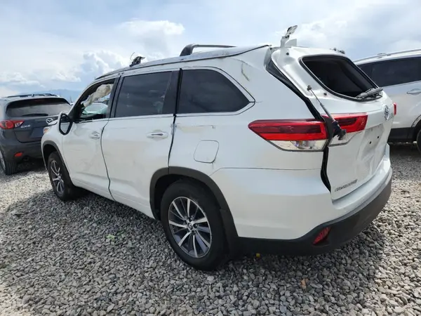 5TDJZRFH5HS520098 2017 TOYOTA HIGHLANDER - Image 2
