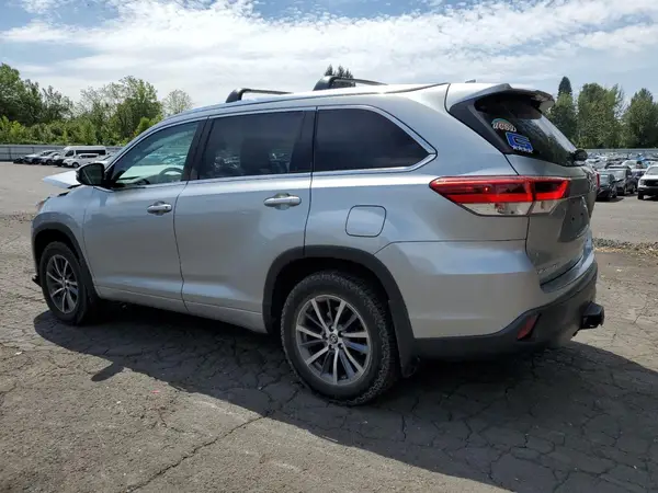5TDJZRFH5HS521333 2017 TOYOTA HIGHLANDER - Image 2