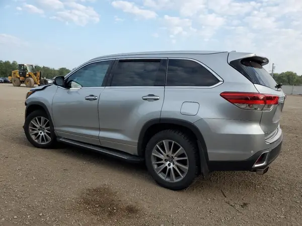 5TDJZRFH5HS521557 2017 TOYOTA HIGHLANDER - Image 2