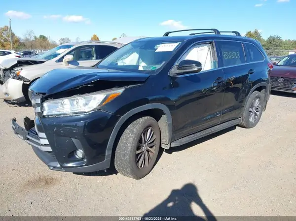 5TDJZRFH5HS522188 2017 TOYOTA HIGHLANDER - Image 2