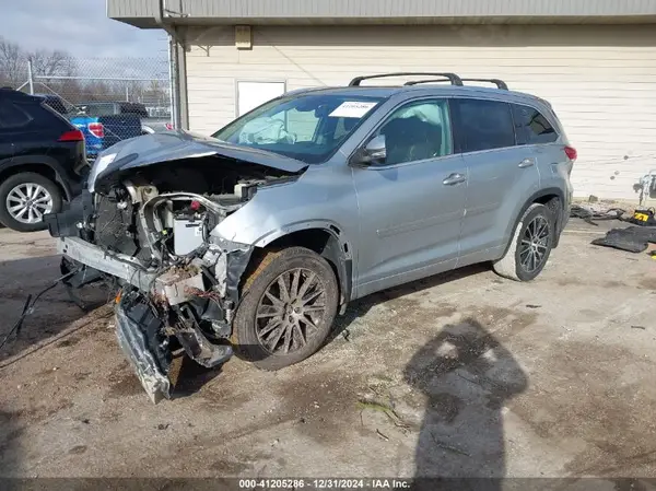 5TDJZRFH5JS485424 2018 TOYOTA HIGHLANDER - Image 2